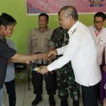 Serahkan Handtraktor, Bupati Luwu : Pergunakan Bantuan ini Sebaik – Baiknya