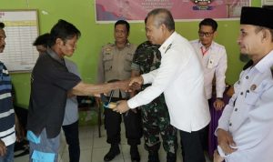 Serahkan Handtraktor, Bupati Luwu : Pergunakan Bantuan ini Sebaik – Baiknya