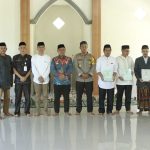 Pj Walikota Palopo Serahkan 3 Sertifikat Wakaf dan 6 Sertifikat BMN