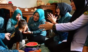Ketua TP PKK Palopo Beri Kiat Hidup Sehat Saat Kunjungi Anak Asuh Stunting