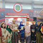 Dinas Perpustakaan dan Kearsipan Lutim Juara 1 Stand Terbaik