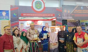 Dinas Perpustakaan dan Kearsipan Lutim Juara 1 Stand Terbaik