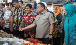Atasi Lonjakan Harga dan Jaga Ketersedian Pangan, Pj Walikota Palopo Lakukan Operasi Pasar