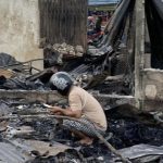 Pengantar Jenazah Lukas Embe Bakar 25 Ruko, Korban Minta Ganti Rugi