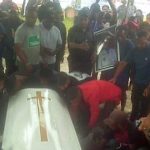 Massa Lukas Embe Masih Berkumpul di Rumah Duka