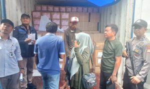 Polisi Bersenjata Lengkap Kawal Pendistribusian Surat Suara Menuju KPU Palopo