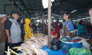 Jelang Ramadhan, Pj Bupati Luwu Muh Saleh Pantau Harga Bahan Pokok