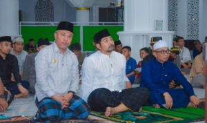Tarwih Perdana, Bupati Lutim Ajak Masyarakat Dekatkan Diri ke Pencipta
