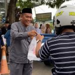 Jelang Waktu Buka Puasa, Perumda TM Palopo Berbagi Takjil Pada Masyarakat