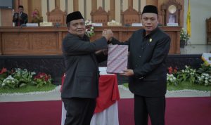 Pj Bupati Luwu Serahkan LKPJ Tahun 2023