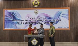 Penjabat Bupati Luwu Serahkan LKPD (Unaudited) Tahun 2023 Ke BPK