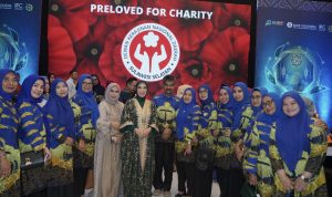 Aisyah Saleh Raih Penghargaan Fashion Show Dekranasda