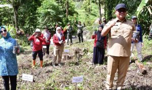 Hari Bumi Ke 54, Pj Walikota Palopo Lakukan Penanaman Pohon