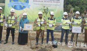 Pemkab Luwu Tanam Pohon Di Pegunungan Latimojong