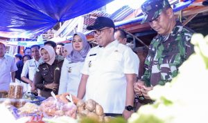 Lakukan Operasi Pasar di PNP, Asrul Sani Pantau Harga Bahan Pokok