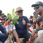 Pj Walikota Palopo Tanam Mangrove Peringati Hari Lingkungan Hidup Sedunia 2024