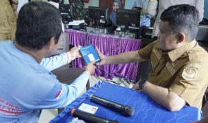 Pj. Bupati Luwu Tinjau Pelaksanaan Pasar Murah dan Perekaman KTP Elektronik di Bua