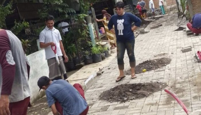 Lorong Kelurahan Batua Dipasangi Paving Block, Warga : Terima Kasih Pemkot Makassar