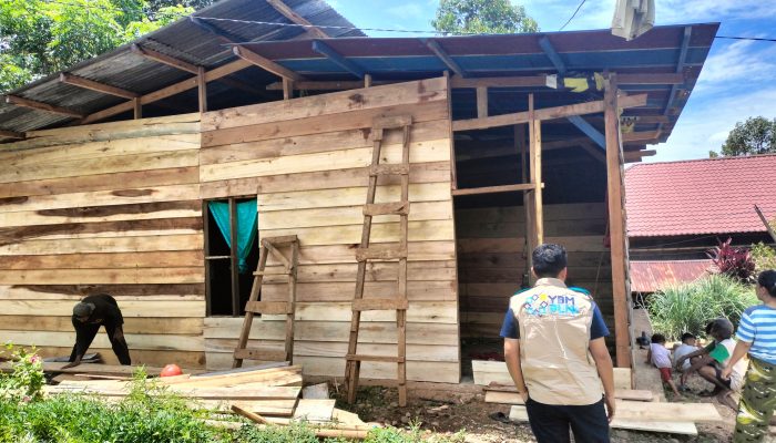 Program Bedah Rumah YBM PLN ULTG Palopo Wujudkan Impian Warga Latuppa dan Murante Memiliki Hunian Layak