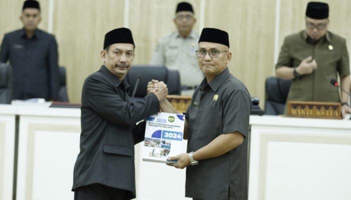 Rapat Paripurna, Pj Wali Kota Palopo Serahkan Laporan Pertanggungjawaban TA. 2024