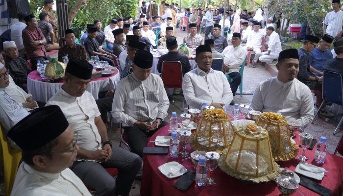 Bupati Luwu Gelar Silaturrahmi dan Buka Puasa Bersama dengan Masyarakat di Kediamannya