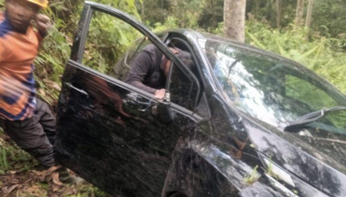 Mobilnya Terguling Masuk ke Jurang, IRT Asal Luwu Dievakuasi ke Rumah Sakit
