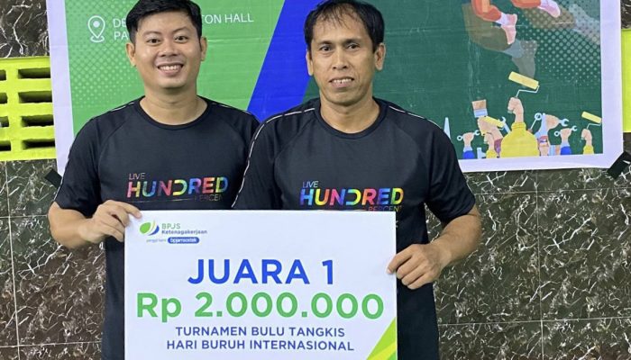Rusdi dan Claudyo dari PERUMDA TM Palopo Juara 1 Turnamen Badminton May Day 2025