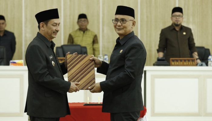 DPRD Palopo Paripurnakan Propemperda Tahun 2025 dan Penetapan LKPj Wali Kota Palopo 2024