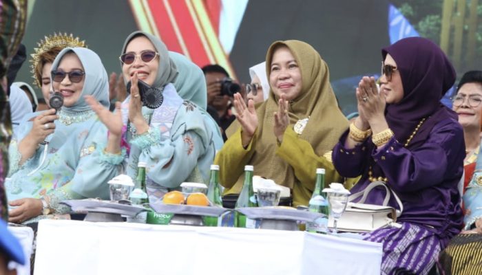 Ketua TP-PKK Luwu Hadiri Peringatan Kabupaten Luwu Timur Ke – XXII