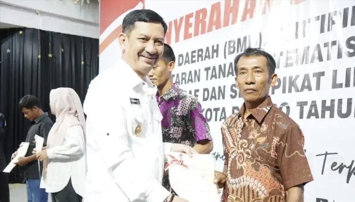 Pemkot Palopo Serahkan 15 Sertipikat Tanah: Wujud Nyata Keadilan Agraria untuk Rakyat