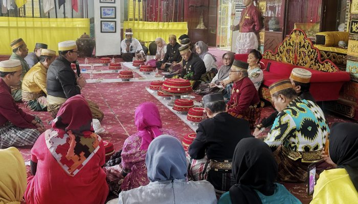 Masmindo Laksanakan Prosesi Adat Mangngolo Ri Arajang di Kedatuan Luwu: Wujud Harmoni Industri dan Kearifan Lokal