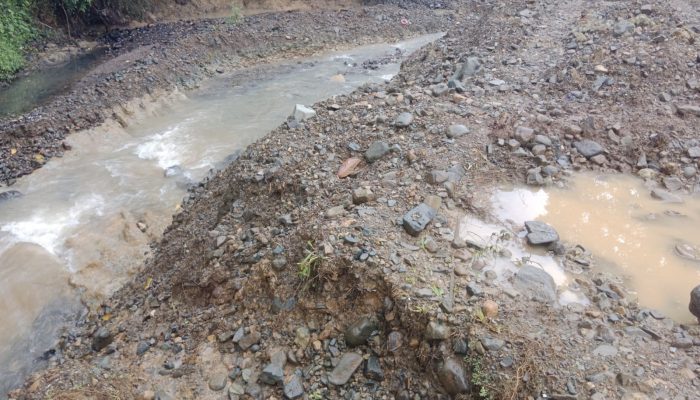 Warga Palopo Nekat Keruk Sungai Pakai Alat Berat, DLH Turun Tangan