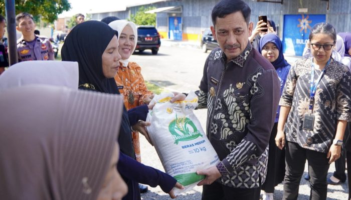 Pelepasan Penyaluran Bantuan Pangan Beras Provinsi Sulsel 2025 di Gudang Bulog Balandai