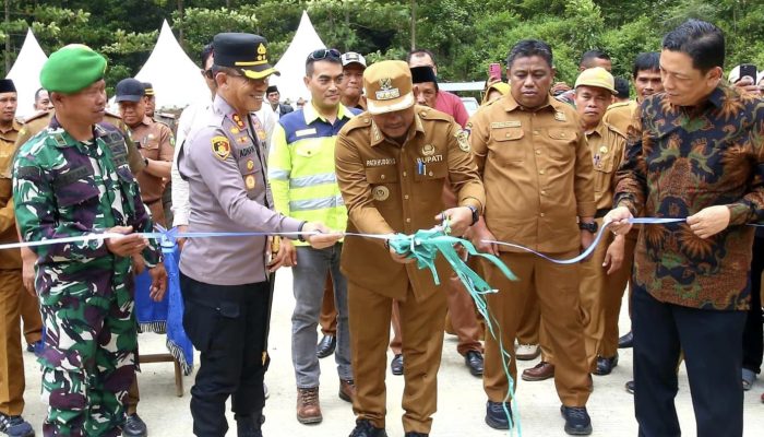 PT. Masmindo Serahkan Jembatan Kadundung dan To’Baru ke Pemkab Luwu