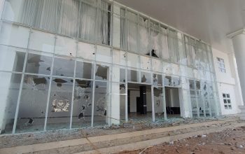 Demo Ricuh di DPRD Palopo, Ruang Paripurna dan Humas Dihancurkan Massa