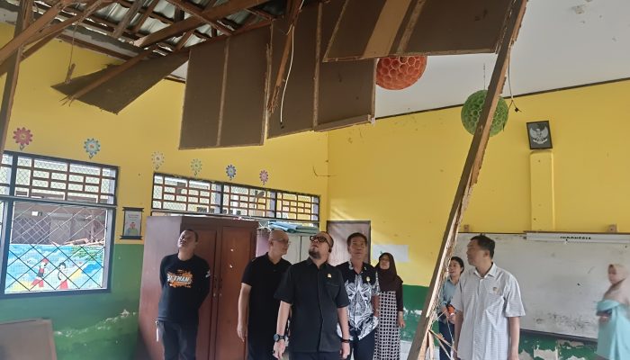 Miris, Siswa SDN 15 Salolo Belajar di Gudang Karena Ruang Kelas Rusak Parah