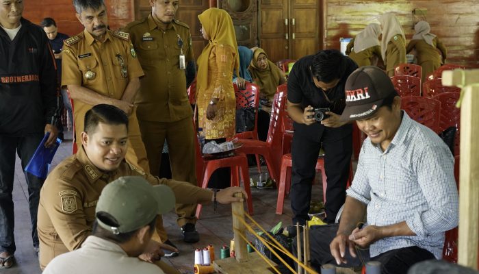 Wabup Luwu Buka Pelatihan Tenun, Dorong UMKM Kembangkan Warisan Budaya Jadi Produk Unggulan
