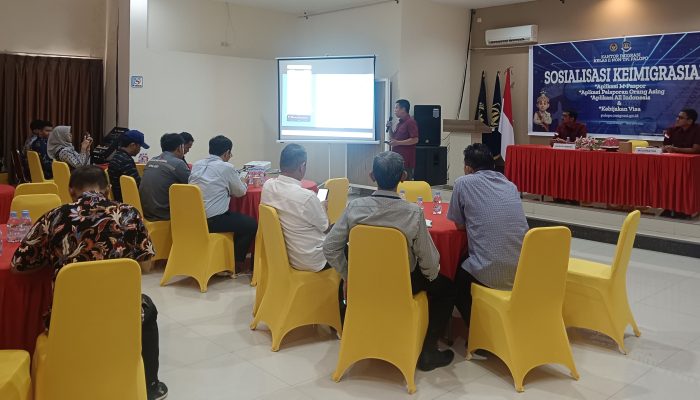 Lewat Sosialisasi, Imigrasi Palopo Ajak Pelaku Usaha Aktif Awasi Orang Asing