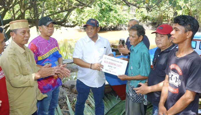Bupati Luwu Serahkan Bantuan Perikanan, Dorong Penguatan Ekonomi Nelayan