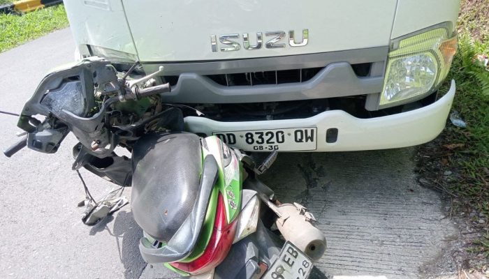 Tikungan Poros Palopo–Toraja Makan Korban, Pengendara Motor Tewas Tertabrak Mobil