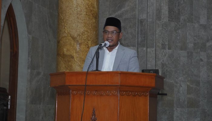 Tarawih Perdana di Masjid Agung Belopa, Bupati Luwu Ajak Warga Jadikan Ramadan Momentum Hijrah dan Pembangunan