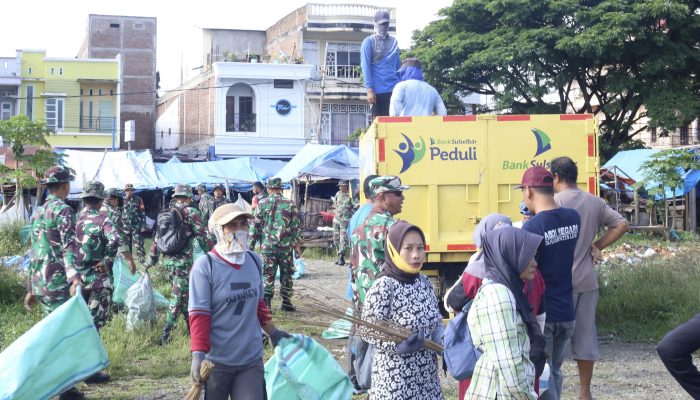 Pemkab Luwu Lakukan Gerakan Jumat Bersih di Mesjid dan Pasar