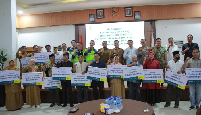 Forum Desa Luwu Masuk Tahap Realisasi, Pemkab dan MDA Serahkan Program Air Bersih dan Beasiswa