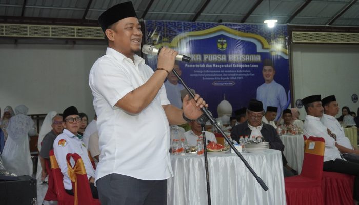 Buka Puasa Bersama di Rumah Wabup, Ahli Waris Petugas Keagamaan Terima Santunan Rp42 Juta