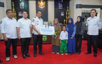 Santunan dan Beasiswa untuk Keluarga Nelayan Luwu, Total Capai Rp223,5 Juta