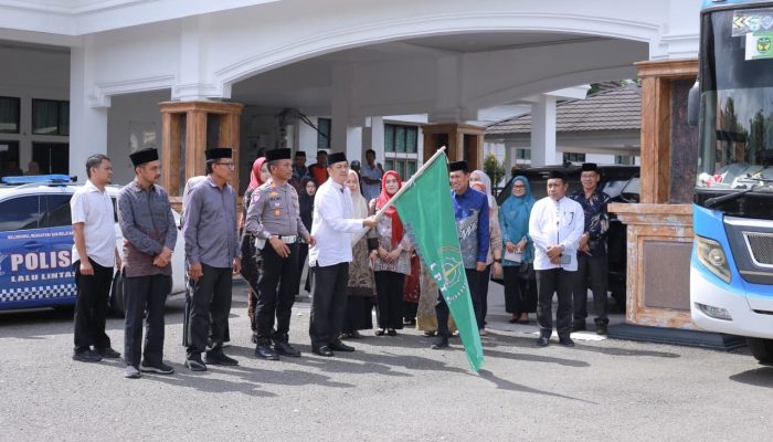 Lepas Kafilah MTQ, Pemkab Luwu Siapkan Bonus Rp10 Juta dan Beasiswa