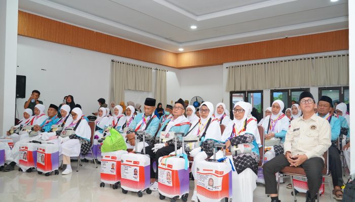 Bupati Luwu Antar 43 Jamaah Haji Menuju Tanah Suci
