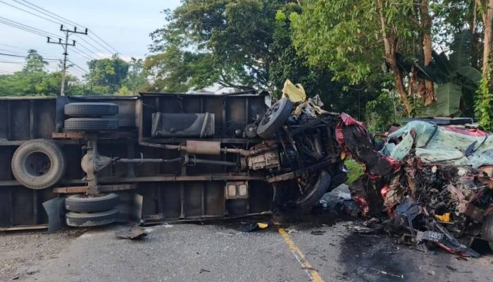 Truk Boks Tabrak Wuling di Luwu, Tiga Orang Meninggal Dunia