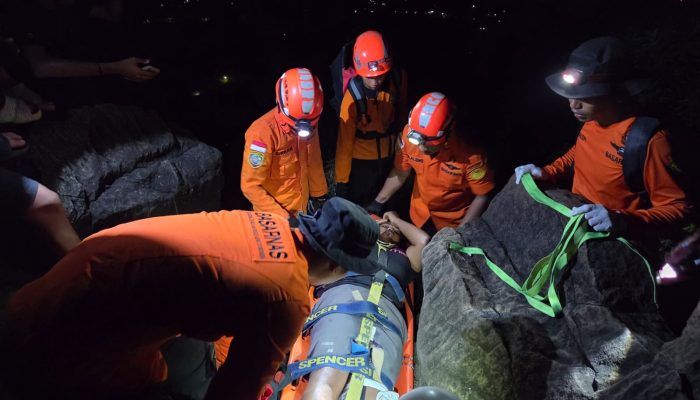 Terjatuh Saat Mendaki di Gunung Bulu Saukang, Pria Asal Gowa Dievakuasi Tengah Malam