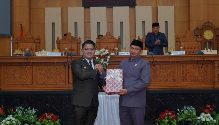 Pemkab Luwu Sampaikan Ranperda APBD 2025, Catat Surplus Rp18,8 Miliar